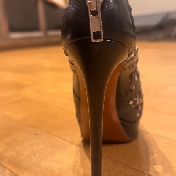 Studded boots - Picture 2 of 7